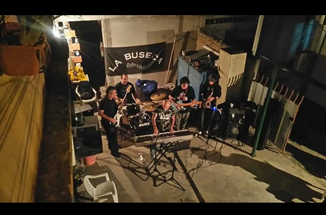 labusecablues's tweet photo. #blues #amigos #vino #whisky  La comunión entre personas es sagrada https://t.co/lq9HW9Wt1w