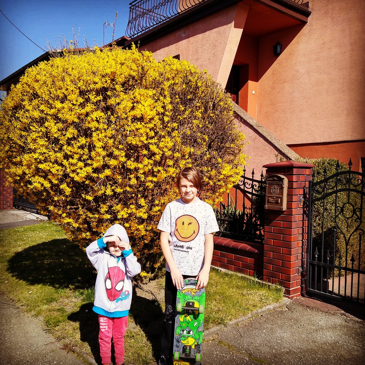 MariolaMarioli3's tweet photo. 𝓜𝔂 𝓻𝓮𝓪𝓼𝓸𝓷 𝓯𝓸𝓻 𝓵𝓲𝓿𝓲𝓷𝓰 ✨💖💖✨
.
.
.
#myeverything❤️ #mykids #myreasonforlife #myreasontolive #iloveyousomuch #iloveyoumore #pickoftheday #pics #pictures #photooftheday #photos #photographers #mylife❤️ #myblood #selfies #Goodtimes https://t.co/Yh2wXBm55S