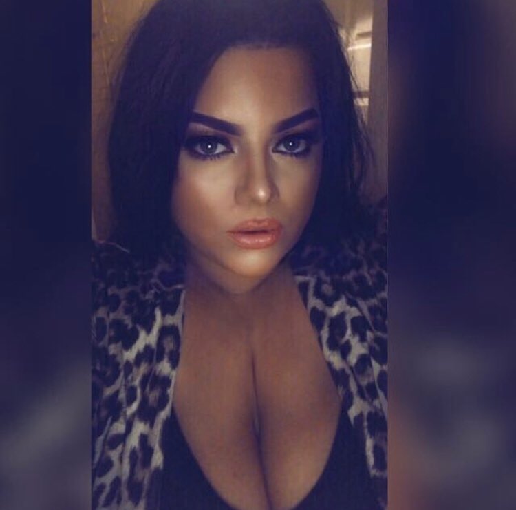 MancbirdVMakeup's tweet photo. Last Night Out Before Lockdown Started...💁🏻‍♀️
•
•
•
 #glam #manchester #makeupartist #girly 
 #farabeautylovers #instabeeyou #viral 
#makeuplife #lockdown #amrezyshoutouts #makeupartist  #fiercesociety #blendtherules #darkhair #spanish #romanygypsy https://t.co/XmNlNamCp3