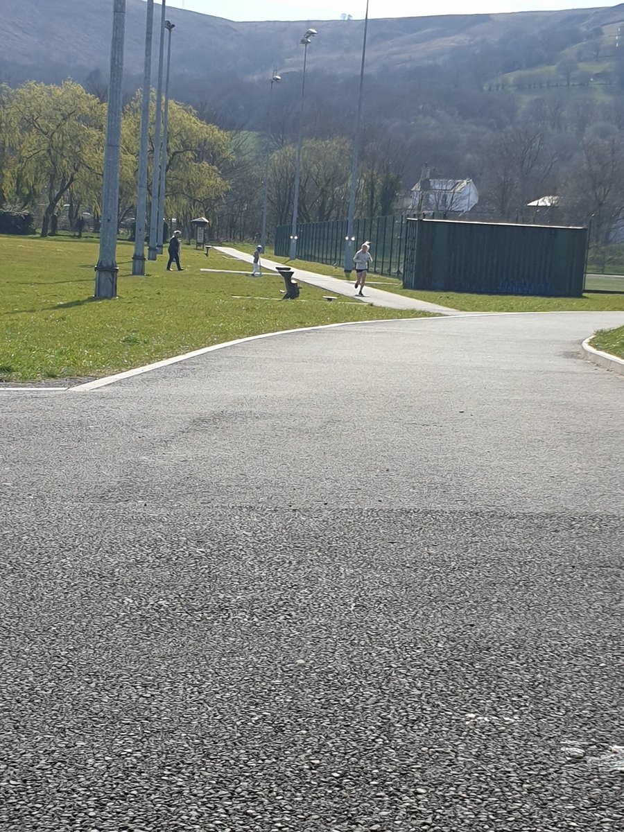 keely04620632's tweet photo. 10k for Sunday long run in the bag 💪🏻💛🖤 she will be track ready #sundaylongrun #strongerfastfitter #gettingitdone #avaac @AberdareVAAC https://t.co/ZDVCjaDqqe