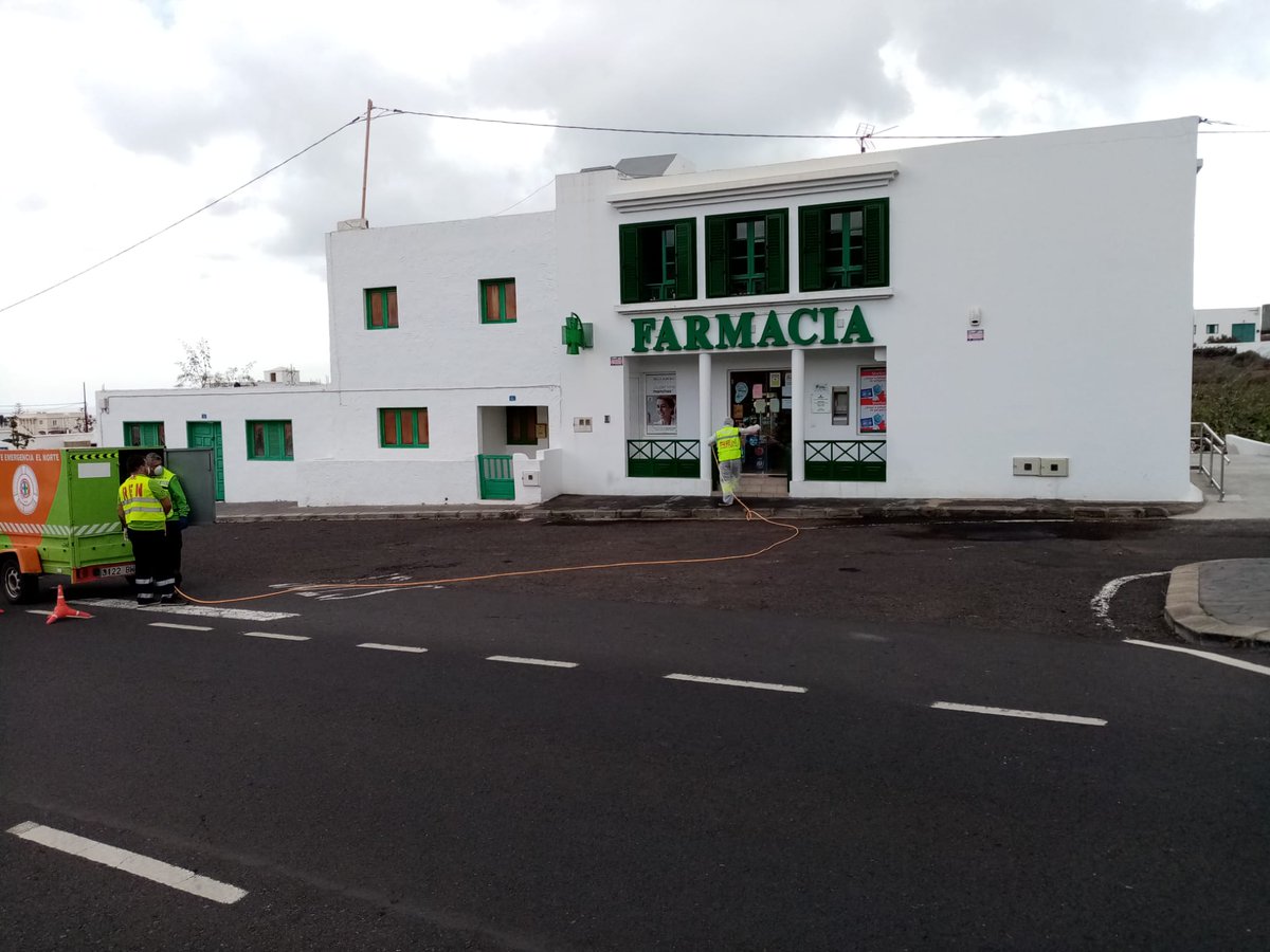 RENCanarias's tweet photo. Seguimos realizando labores de #desinfección en distintos puntos del municipio de #Haria. #COVID19 #QuedateEnCasa #EsteVirusLoParamosUnidos https://t.co/HtnPh68QTj