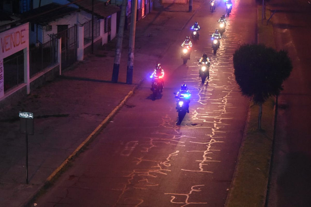 juanmaguirre1's tweet photo. ¡No bajes la guardia!

Continuamos con los estrictos operativos de control en diferentes lugares de la ciudad, para garantizar el cumplimiento de las medidas de restricción vehicular.

¡Juntos evitamos la propagación del #Covid_19!
#YaNoFaltaMucho https://t.co/3fAfMl4xdl