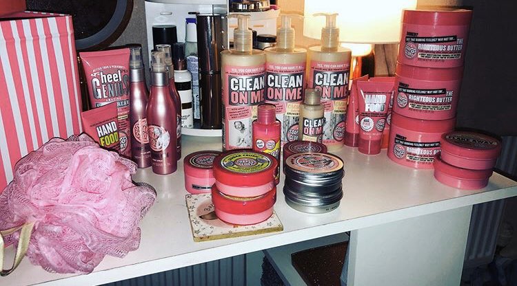 MancbirdVMakeup's tweet photo. Think I’m Addicted 💝 @SoapandGlory Soap &amp; Glory 💖
•
•
•
#soapandglory #pink #soapandgloryuk #glam #girly #manchester #makeupartist #soapandglorymakeup #beauty #soapandgloryusa 
#bath #bathproducts #soapandglorybeauty https://t.co/D5N0R49cMa