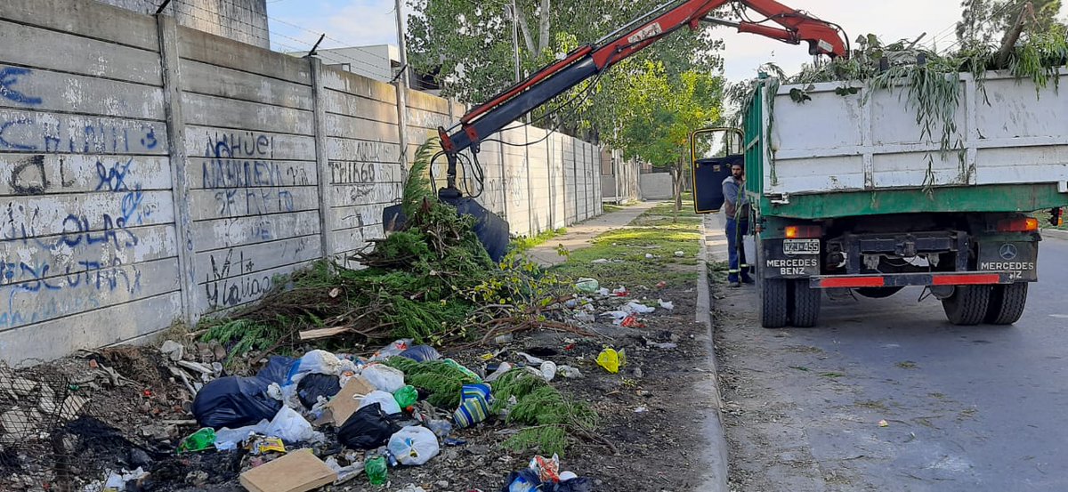 delegacionrinc1's tweet photo. ¡Saca tus residuos de manera responsable!
#Domingo
Durante el período de aislamiento, realizamos las tareas esenciales. #QuedateEnCasa
Emergencias #DC103 https://t.co/m4l0mItHqw