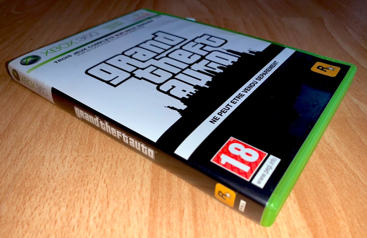 Grand Theft Auto (2009) Ce bundle, aux visuel et titre de compilation étonnants, est exclusif au pack Xbox 360 Elite associé.Il inclut GTA IV et Episodes from Liberty City sur 2 disques séparés, contrairement à l’édition "complète" sortie ultérieurement, sur PS3, 360 et PC.