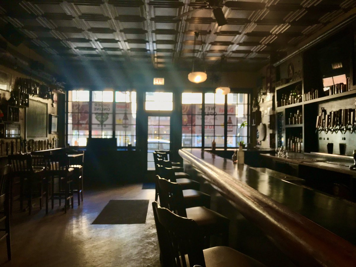 TGLChicago's tweet image. #socialdistancing #pickupwindow 

Bringing beers to the window starting at noon! 🍻