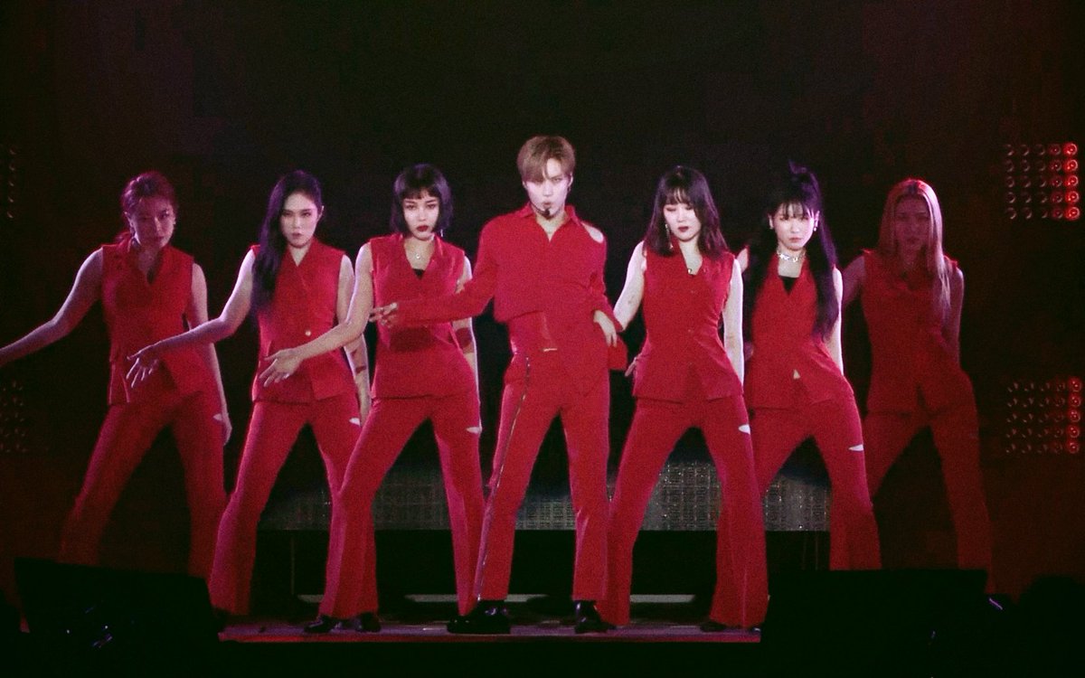 taemin and his girls