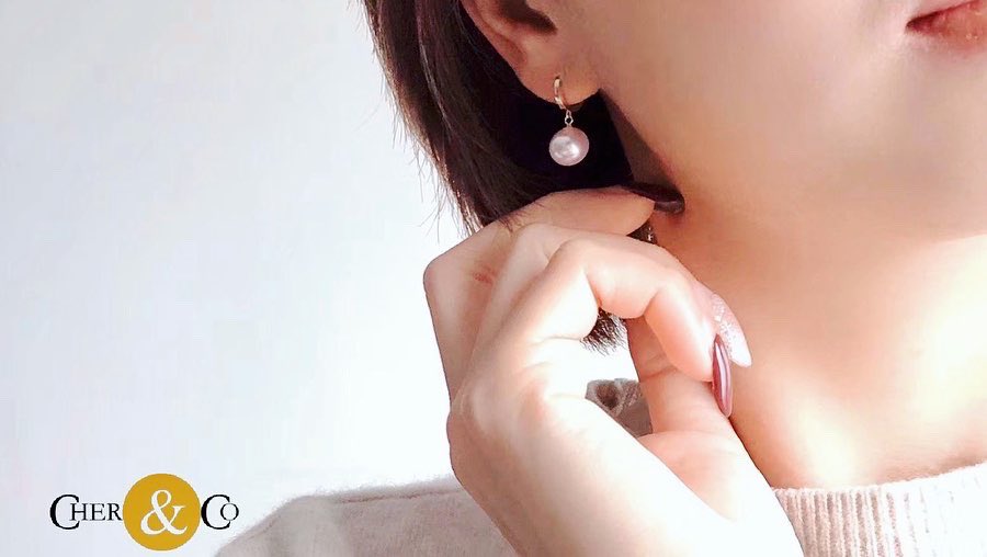 CherandCo's tweet photo. Simply elegance to go with any outfit and every day wear - Akoya pearls (8.5-9mm) and 18k gold earrings ❤️ 

DM @cherandco for the price or more details

 #pearljewellery #pearlearrings #akoyapearls #18kgold #staysafe https://t.co/Dz7hYcYH0s