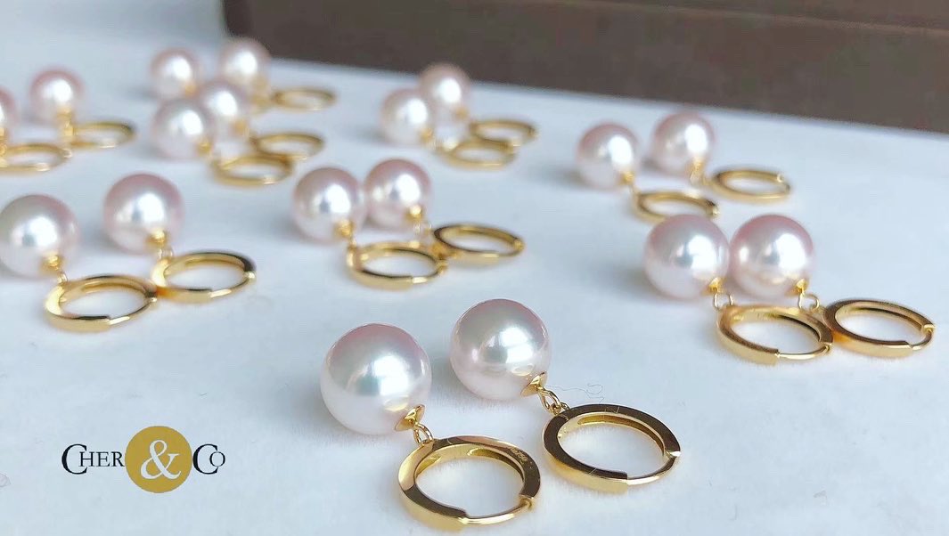 CherandCo's tweet photo. Simply elegance to go with any outfit and every day wear - Akoya pearls (8.5-9mm) and 18k gold earrings ❤️ 

DM @cherandco for the price or more details

 #pearljewellery #pearlearrings #akoyapearls #18kgold #staysafe https://t.co/Dz7hYcYH0s