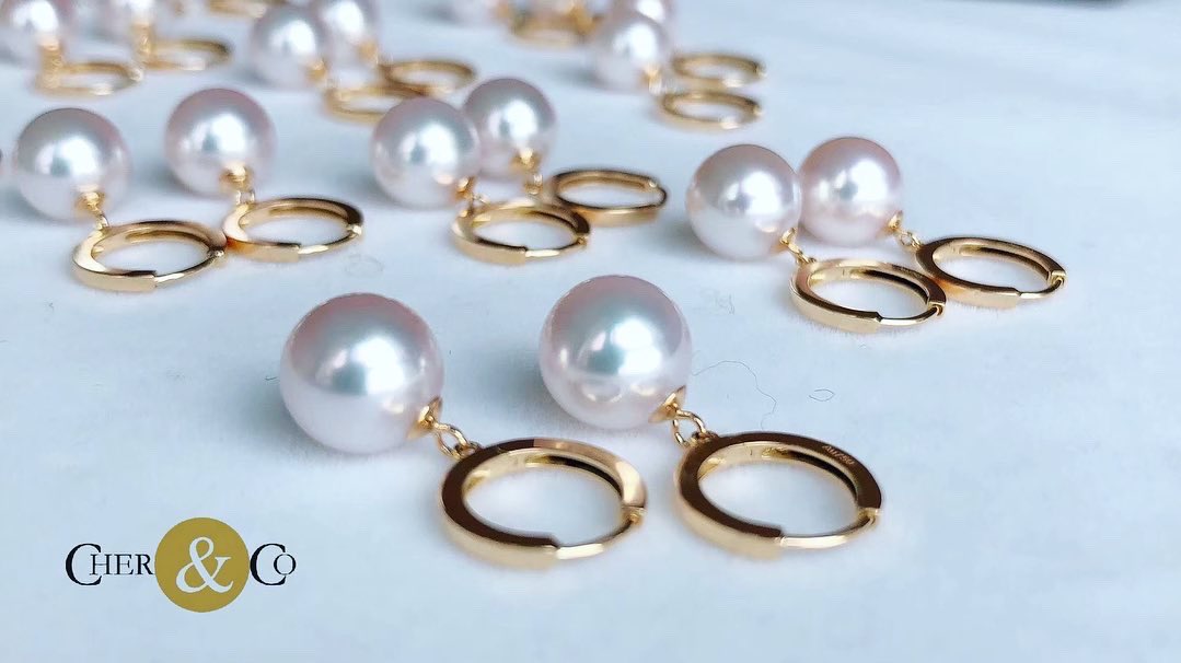 CherandCo's tweet photo. Simply elegance to go with any outfit and every day wear - Akoya pearls (8.5-9mm) and 18k gold earrings ❤️ 

DM @cherandco for the price or more details

 #pearljewellery #pearlearrings #akoyapearls #18kgold #staysafe https://t.co/Dz7hYcYH0s