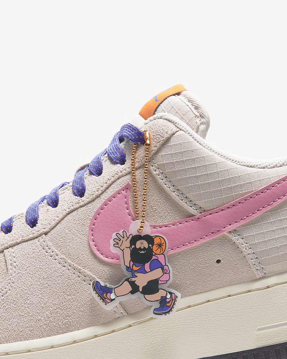 SNKR_TWITR tweet media