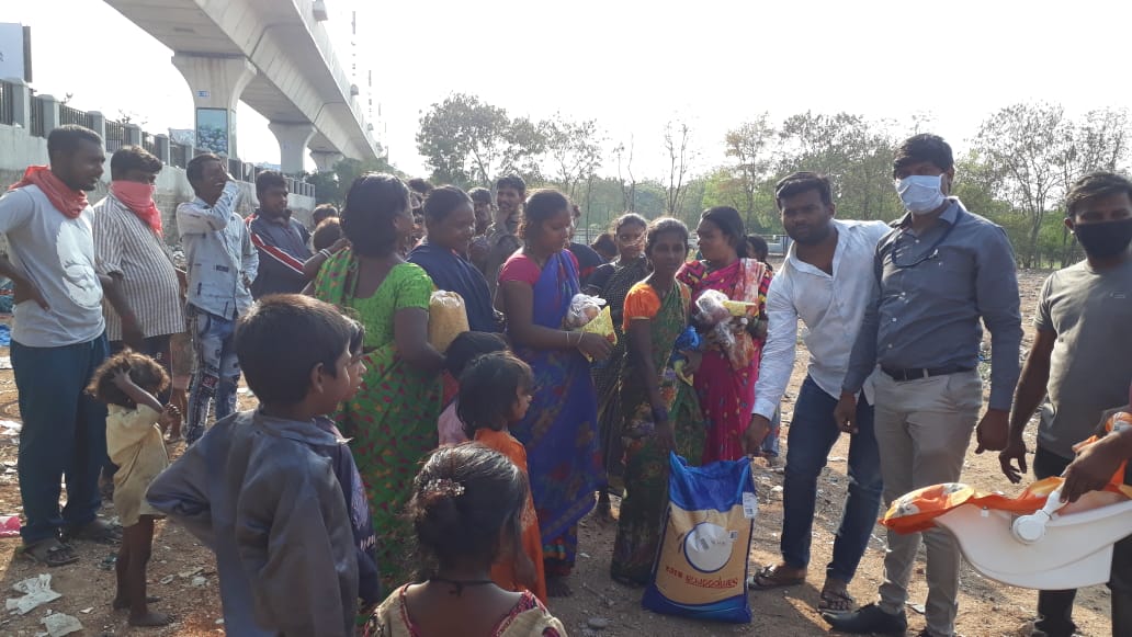 RdoSecunderabad's tweet photo. Sir,today distributed essential commodities to destitutes at Chilkalguda area in marredpally mandal and donated cradle to a 3 months baby by Marredpally Tahsil https://t.co/0bDxwoJCVd