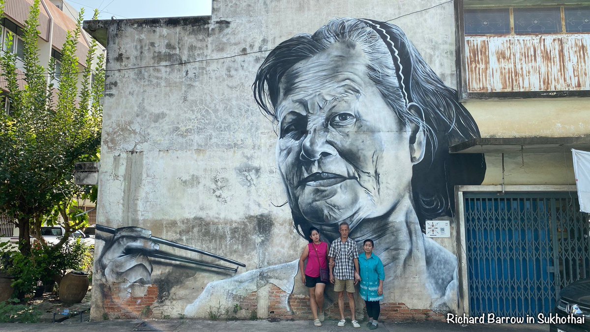 RichardBarrow's tweet photo. In Sawankhalok district of Sukhothai, they’ve created an art walking street. It’s part of an ASEAN pop culture project that links three cities in #Thailand, Chiang Rai, Sukhothai &amp; Trat with two ASEAN cities #VirtualTour #VirtualThailand https://t.co/KU9WIMzIjX