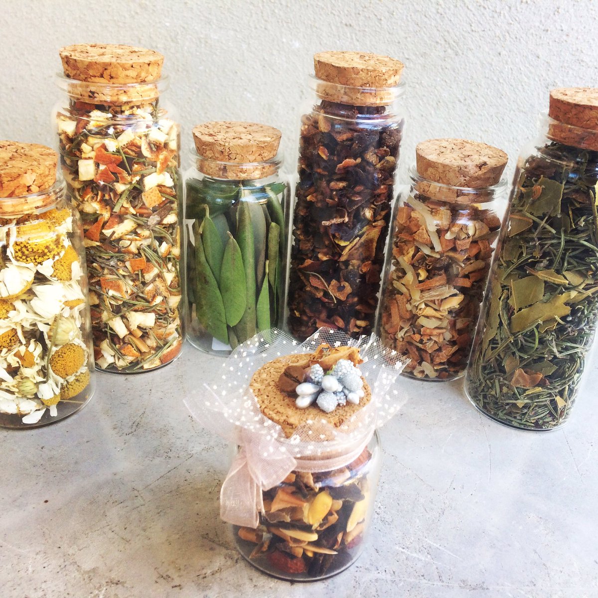 Uyarıları dikkate alalım #evdekal #elinisıkyıka ve #organik beslenerek bağışıklık sistemini güçlendir #organikçay #organictea #KoronayaÇare