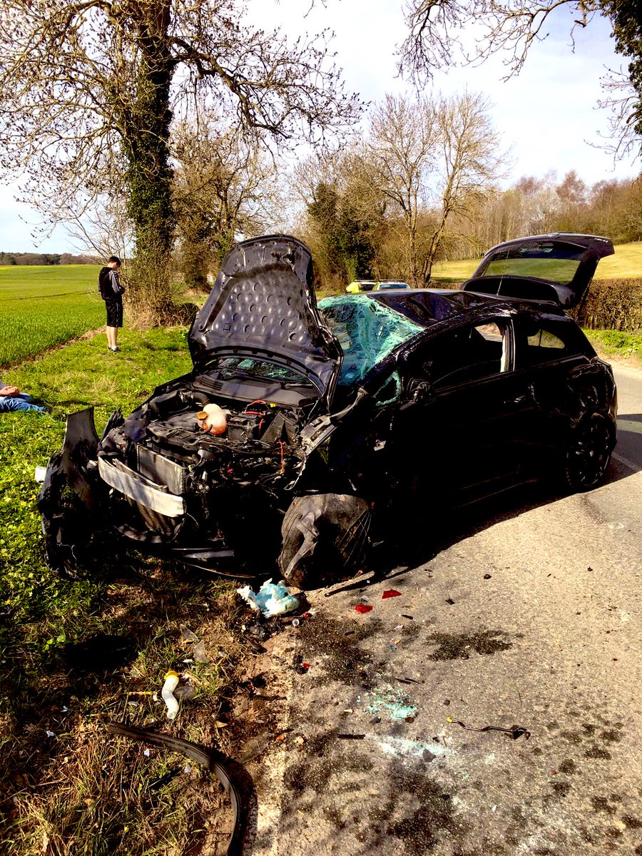tvprp's tweet photo. Driver of this 🚙 crashed on the B4009 #Thatcham due to a large bug flying in! They were driving TEN miles from home to walk their 🐶, 3 friends in 🚗. Discharged at at scene. 🚔, 🚑 &amp; 🚒 attended. Clearly an avoidable journey! @TVP_WestBerks #STAYATHOME! 👮🏼‍♂️ #P5562 #P2071 #P3386 https://t.co/gDwjxkmnTh