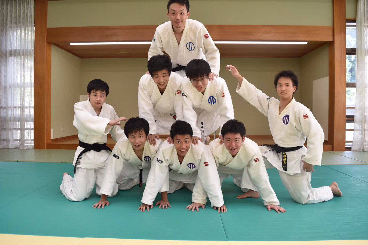 順天堂大学医学部柔道部 初心者から柔道を始めた新三年の中の人が写真と共にこの部の良さを語っていきます ではでは 土日が休みっ 勉強バイト両立できる 体型に自信がなかった人もすぐにムキムキに プレイヤーよりマネージャーが多い