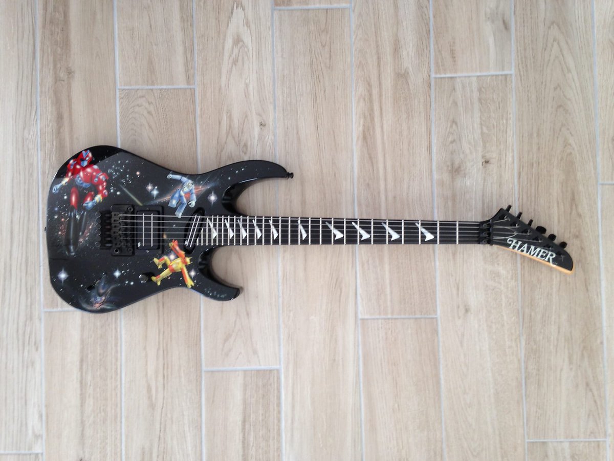 sickguitars's tweet photo. Spotted on Reverb:

Amazing 1990 Hamer Californian with one-off Robot finish

https://t.co/BLIlDTCR9X https://t.co/2qyMS4gn8Y