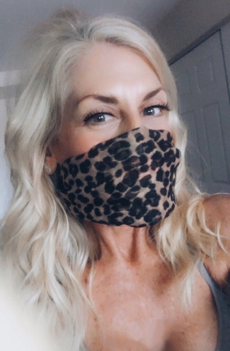 AGirlInPhilly's tweet photo. Obligatory maybe 🤷🏼♀️ safety first and a little diy creativity, most definitely ... #DIYMaskChallenge https://t.co/1wATWsV5ro