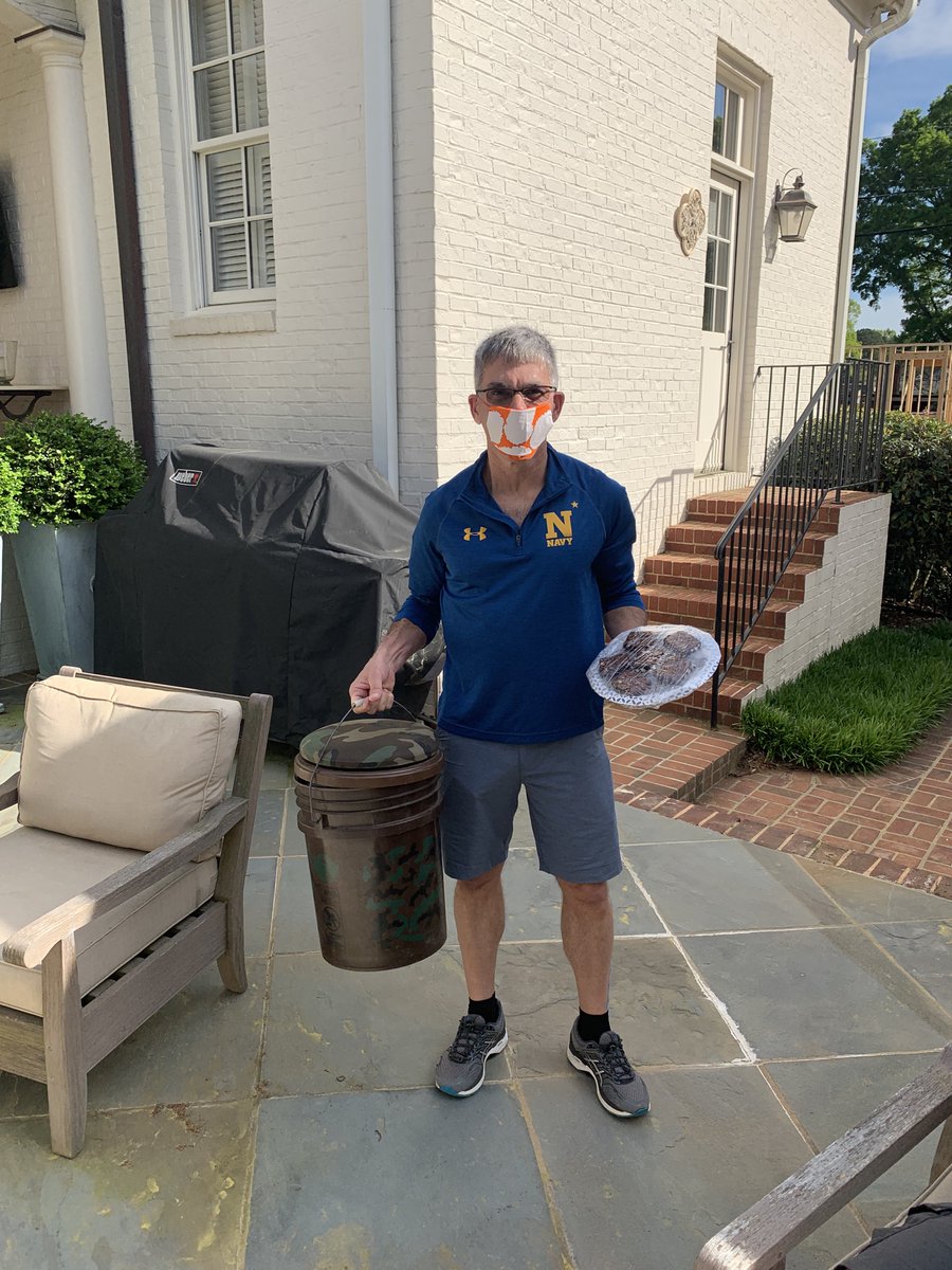 dreddcnc's tweet photo. The Charlotte-Mecklenburg Police are searching for this man, who has been showing up uninvited to the homes of senior citizens with beer and brownies and offers to make a COSTCO run.
If you see him do NOT try to apprehend him. Just back away slowly and call 911.
#WYHelp https://t.co/YjzXzU4cOP