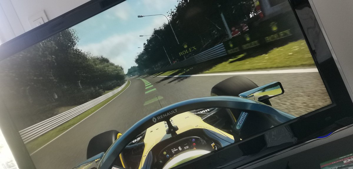 pedrolito34's tweet photo. Il me manque en ce dimanche après-midi @Julien_FEBREAU  #F1 #Xbox 😉😋 https://t.co/tJyZc2VIpJ