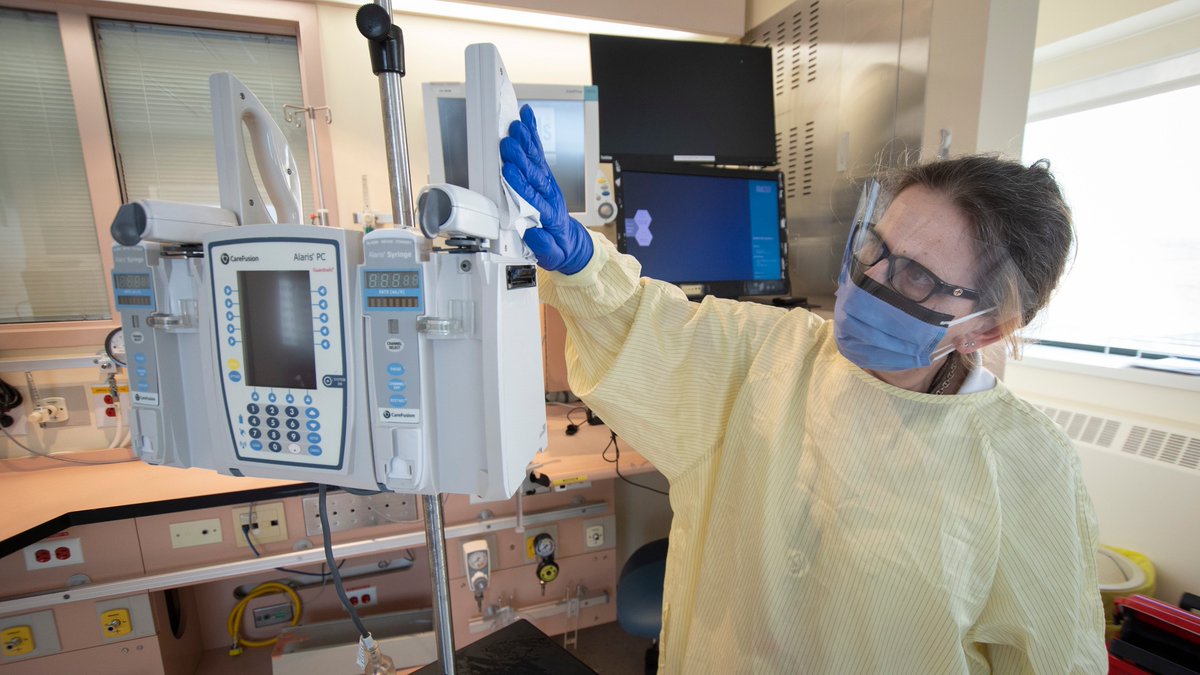 SickKidsNews's tweet image. ICYMI: The #SickKidsCrew in Housekeeping is doing double-duty these days to keep the hospital clean and sanitized. Thanks to this important group of #HealthCareHeroes for keeping our patients, families and staff safe.