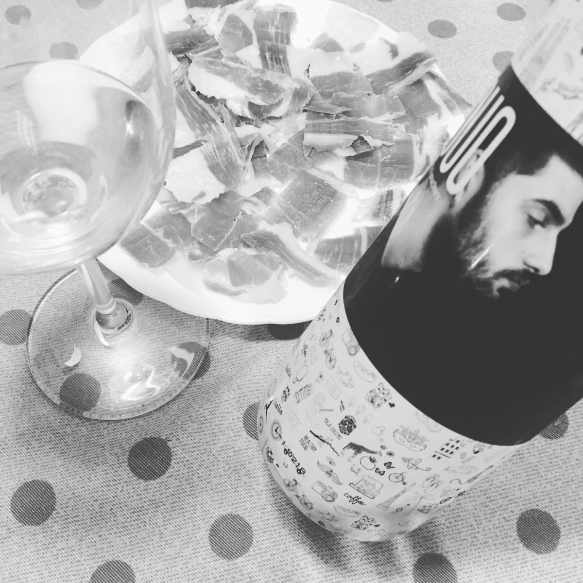 vinateriaclub's tweet photo. Un vino Siempre apetece. Regala momentos inolvidables.  Lo mires como lo mires!!!!! https://t.co/ODR8FA926n