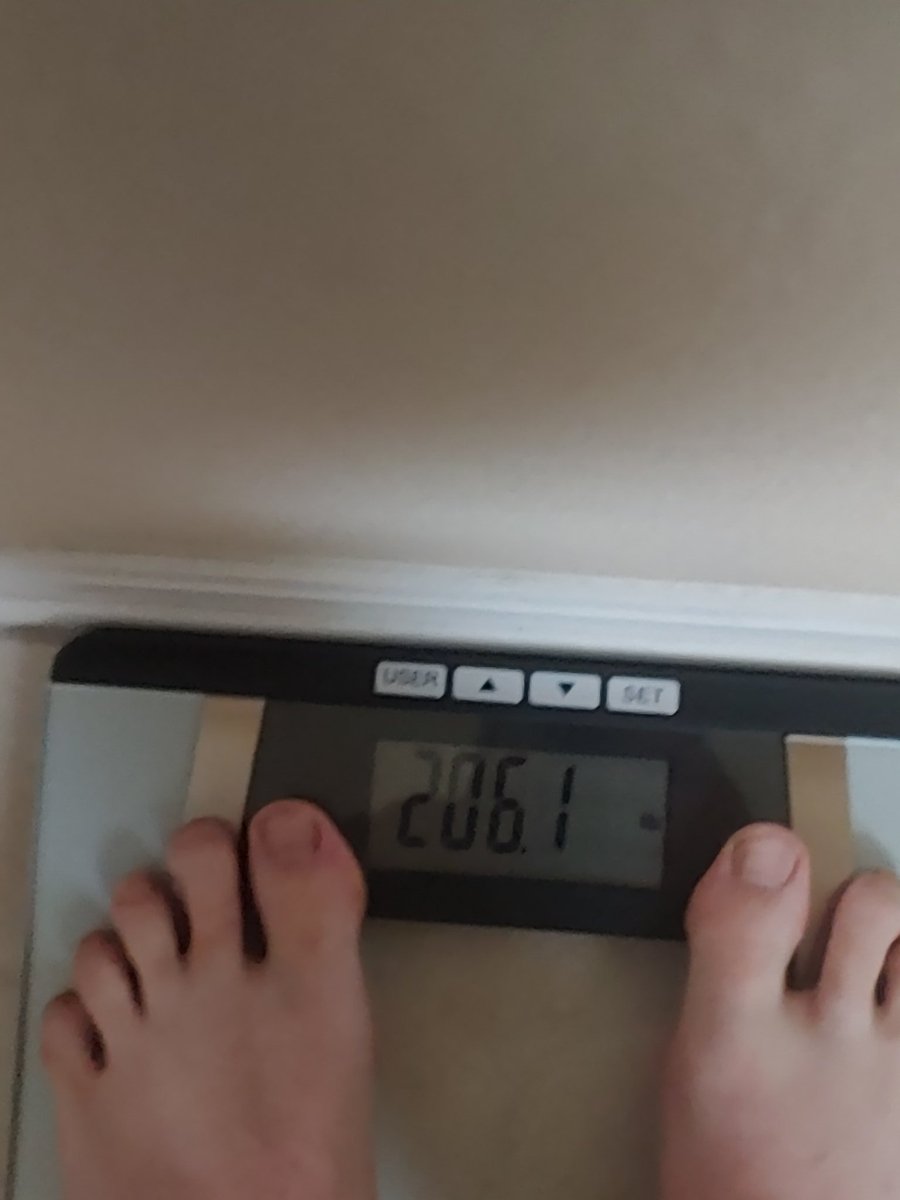 Oldbleezy92's tweet photo. Ladies and gentlemen, my progress as promised. Down 9 lbs this week, shooting for 10 this coming up week. #losingiswinning #weightlossjourney #ilyasm https://t.co/ebnZOmXXiD