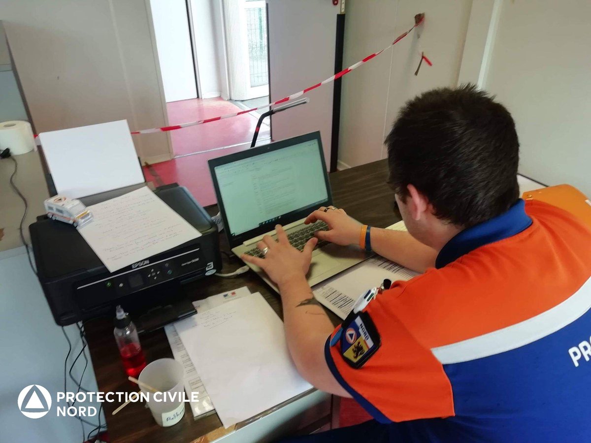 ProtecCivile59's tweet photo. Missions sur place:
✅ Hébergement 🛌;
✅ Rappel des mesures barrières 😷
✅ Info sur les symptômes du COVID19 🤧
✅ Prise de température
✅ Soutien sanitaire en cas de symptômes 🤒;
✅ La distribution alimentaire avec l'aide de #MidiPartage. 🙏
✅ Médiation &amp; accompagnement.👂 https://t.co/CRZRg0SdJA