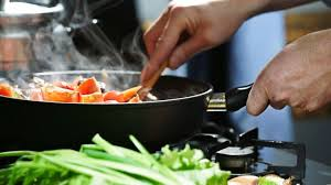 JhillyB's tweet photo. Time 2 go make merry of THIS day. I've got some cooking 2 do. Been having a hankering 4 pot roast w/root veggies; & I have some Crimini mushrooms & Vidalias 2 saute off today 4 a Stroganoff I want 2 make this wk. &, last but not least, cabbage, carrots & onions 2 saute #WWsnack https://t.co/TwBp5h5EJM