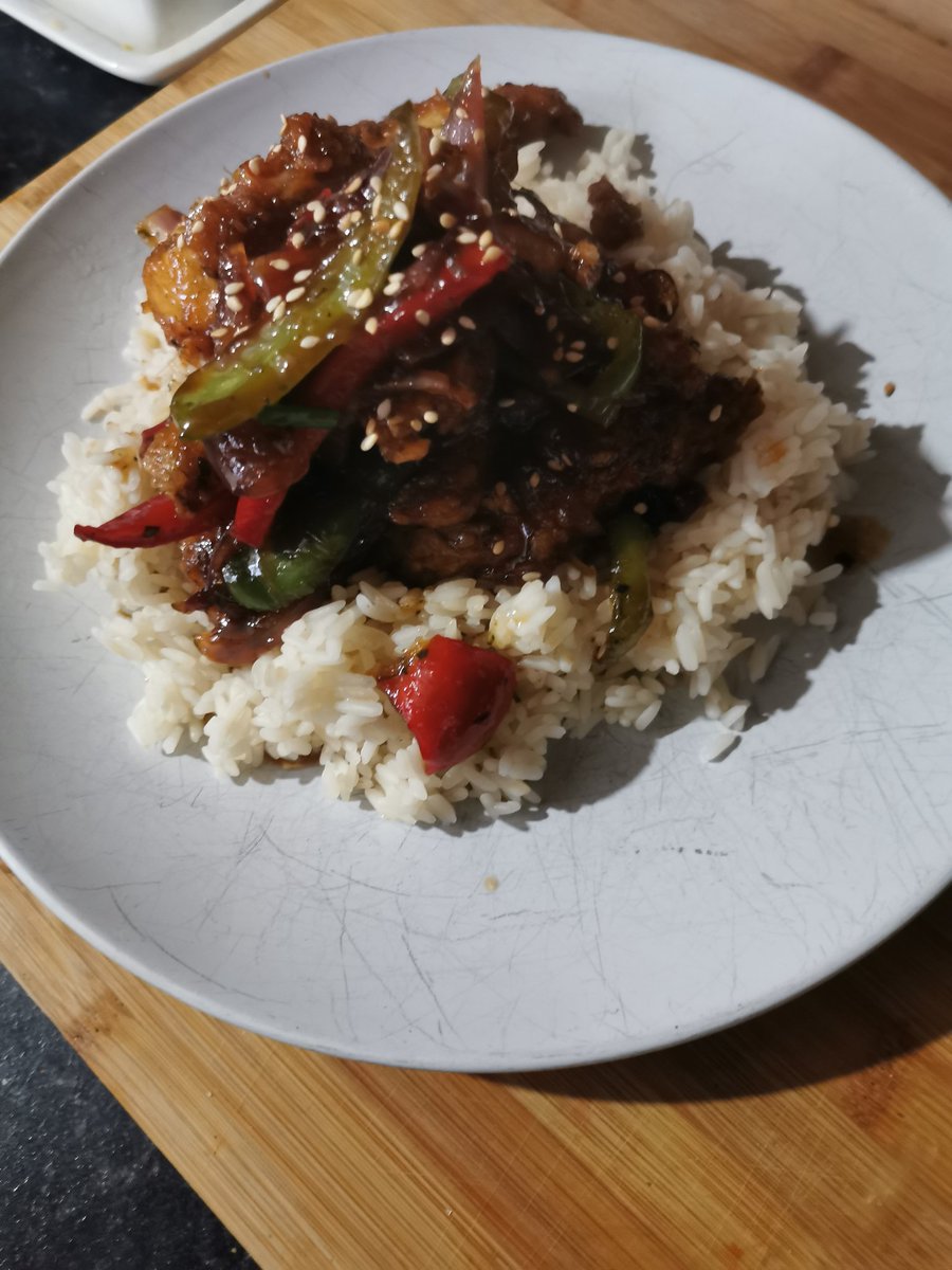 eoghanmulgrew1's tweet image. No Chinese, no problem; honey and garlic crispy chicken, sautéed veg, steamed rice, toasted sesame seeds #idocooking #IrishChef #homecooking #Takeaway #ChineseFood #SaturdayNightIn