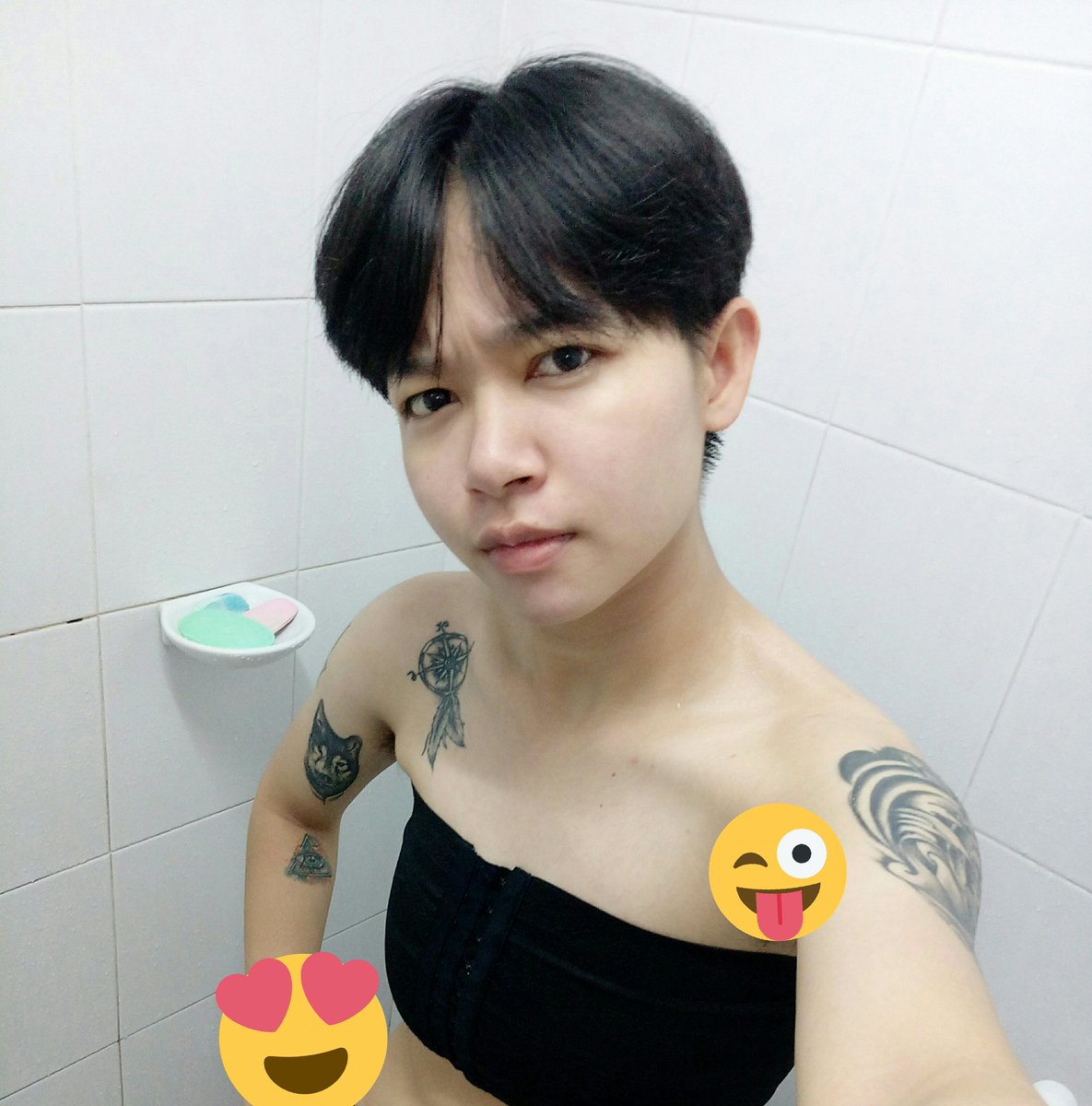 ลั่นทวิตตต tweet media