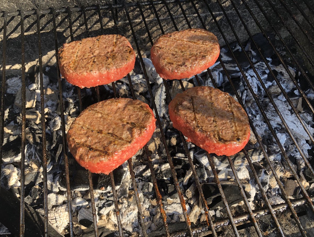 sandrasmit24's tweet photo. Hij is officieel geopend!!! #bbqseizoen2020 #deeerste #zekernietdelaatste @00NickSmit https://t.co/c9ci0VsrNH