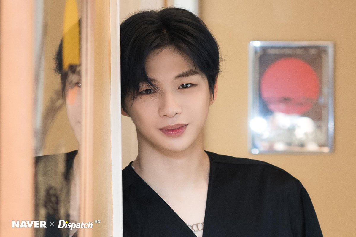 Kang_twtv's tweet photo. Naver x Dispatch with Kang Daniel update😍😍😍
#Black
#2U3rdWin 
#KANGDANIEL 
#강다니엘 https://t.co/CX53kqF6ek