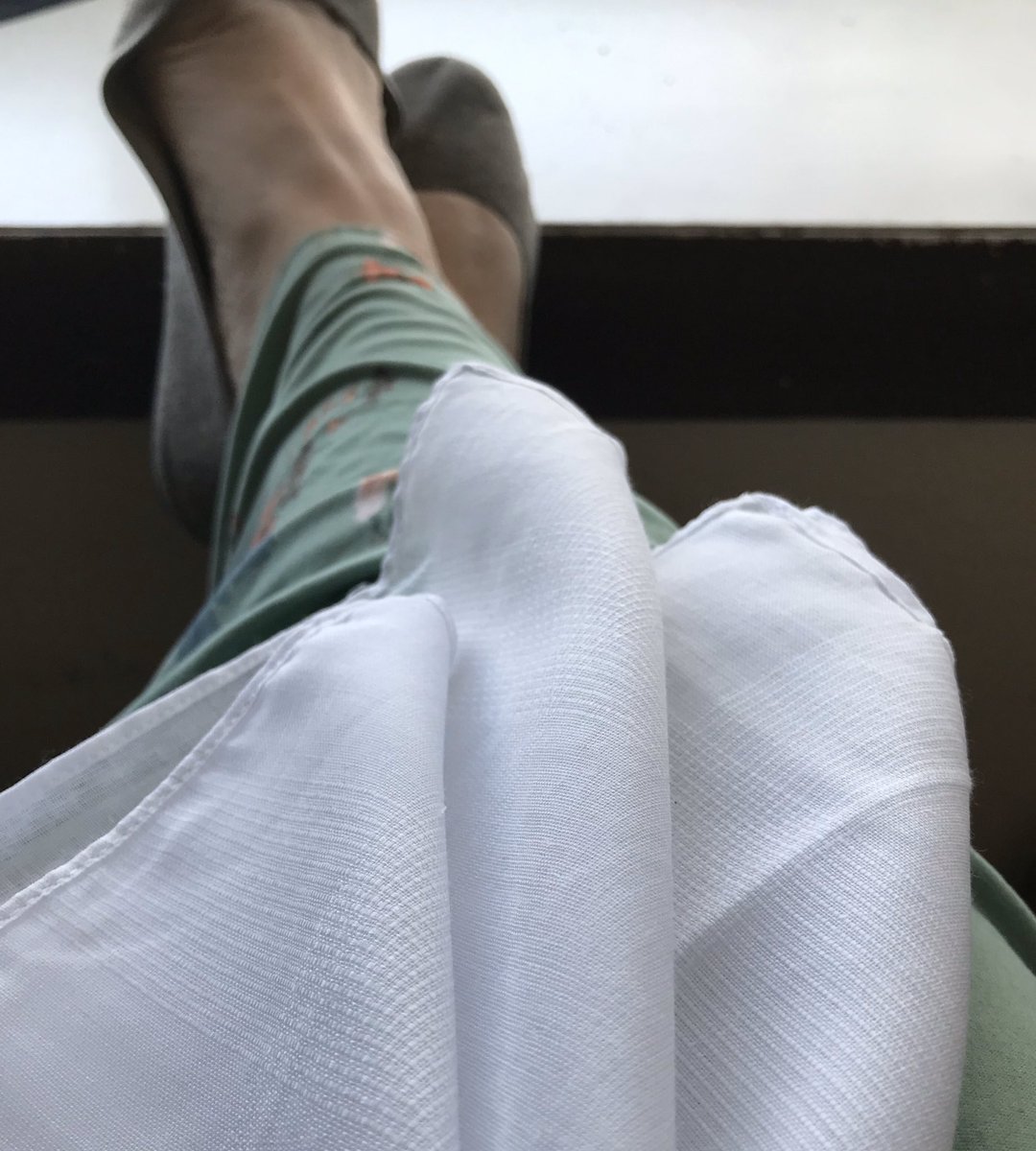 larkylulu's tweet photo. Happy Sabbath!! Excited for GC today. We got our handkerchiefs and our #SundayBest #HearHim
#skirtcheck #Generalconference #Sundaysession
#dresscheck #Hossanashout #DezNat #ChurchofJesusChrist https://t.co/Co1JgUDg02