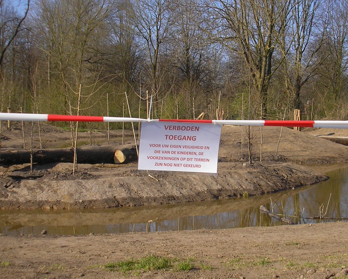 Afsluiting natuurspeelweide 

Vanaf 4 april is de natuurspeelweide aan het Brediuspad afgesloten voor het publiek. De St. Landgoed Bredius heeft dit besluit genomen, omdat de speelvoorzieningen nog niet op veiligheid gekeurd zijn en er veel gebruik van wordt gemaakt.