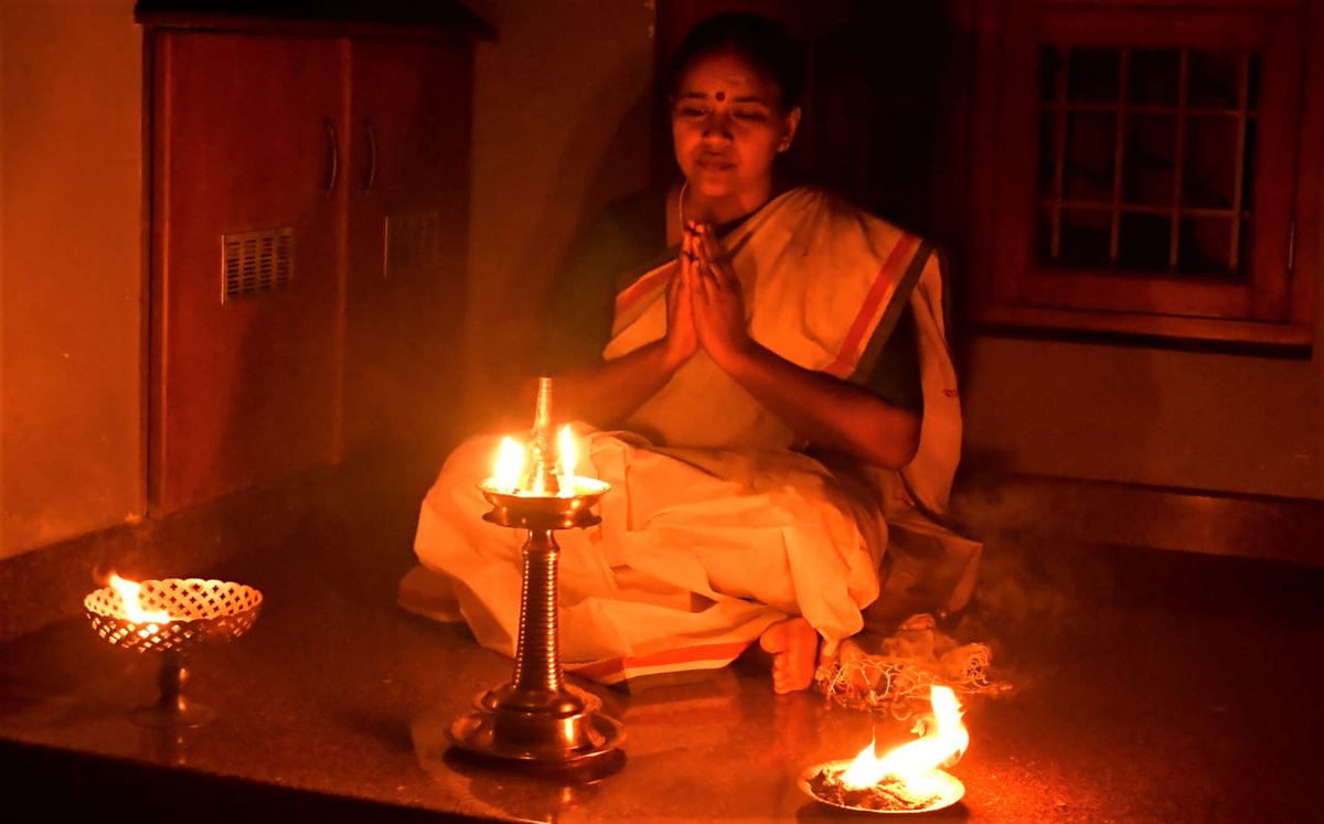 SobhaBJP's tweet photo. "ഓം അസതോമാ സദ്‌ഗമയ
തമസോമാ ജ്യോതിര്‍ഗമയ
മൃത്യോര്‍മാ അമൃതംഗമയ
ഓം ശാന്തി, ശാന്തി, ശാന്തി"
#9PM9minute 
@narendramodi @PMOIndia https://t.co/ojD1ssWtD2