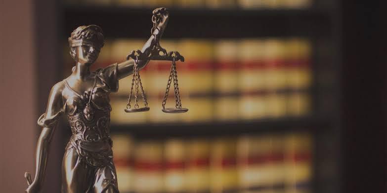 Hukukun üstünlüğüne inanmış, mesleğini her zaman onuruyla yaparak hukuk devletinin teminatı olan ve her alanda haklarımızı koruyan tüm avukatların avukatlar günü kutlu olsun.