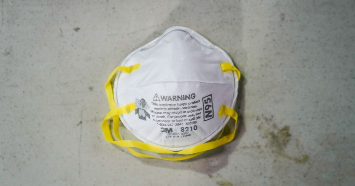 PlanForwardco's tweet photo. "Trump ordered more N95 masks. 3M says his tactics could make the shortage worse." https://t.co/x0RTIl7NLz #COVID19 #N95masks https://t.co/o7NEtHkb4F