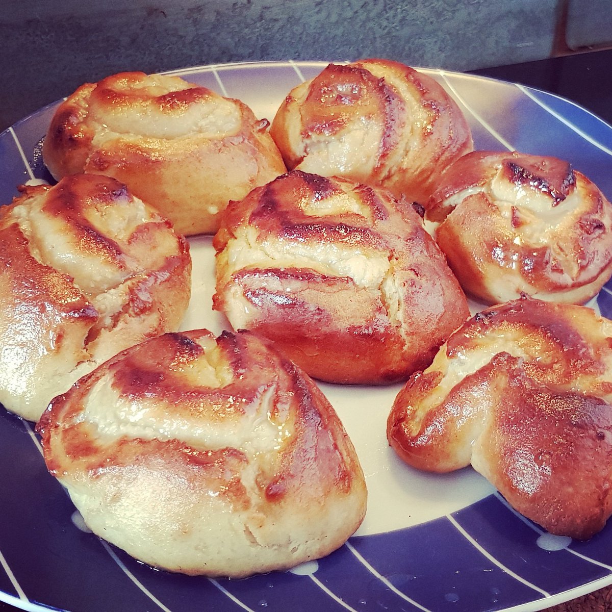 realMarcSchmitz's tweet photo. Und die Sonntagsschnecken sind auch fertig.
#Schnecke #Schnecken #chineque #bakeryelove #bakingislove #pastrylove #marzipan #sugaricing #stayinside https://t.co/sA1oTgJXgS