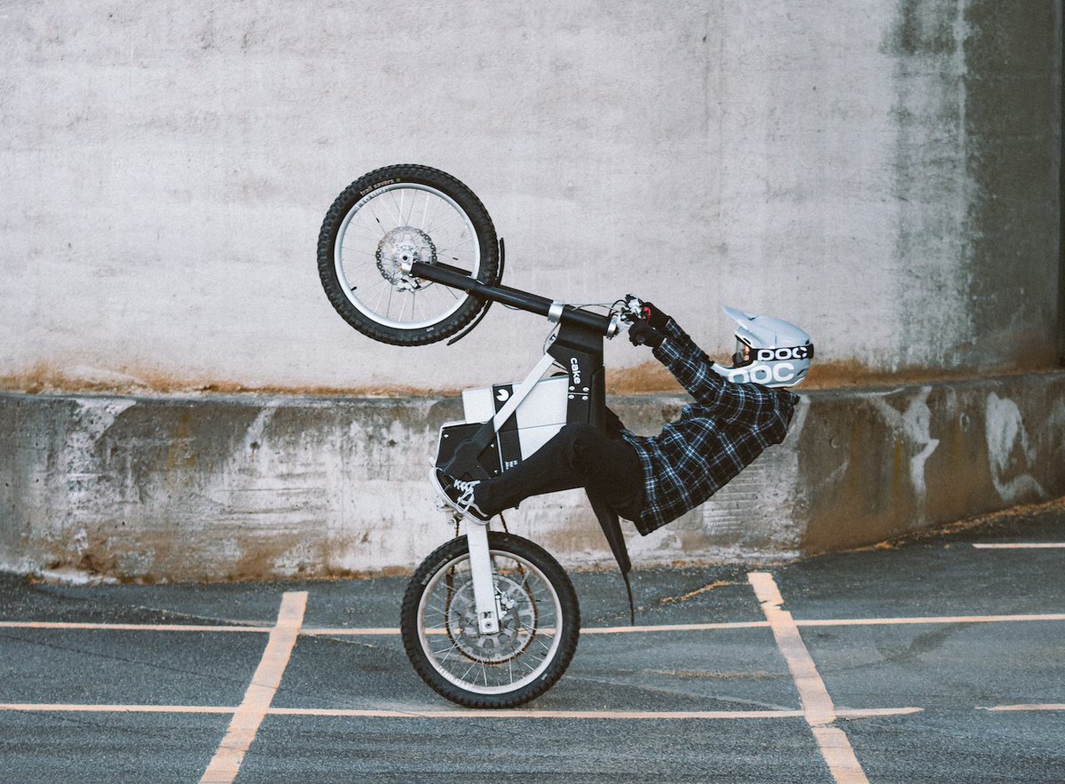 DemoDaysFest's tweet photo. Fast, clean, and ready for the backcountry, the Kalk INK is the newest model from Swedish electric motorcycle maker, @ridecake . 50 MPH top speed, 3 hours of battery life, no assembly required.
#electrifyexpo #electrify2020 #micromobility #ebike #electricbike #emobility https://t.co/9UNsMPL8DI