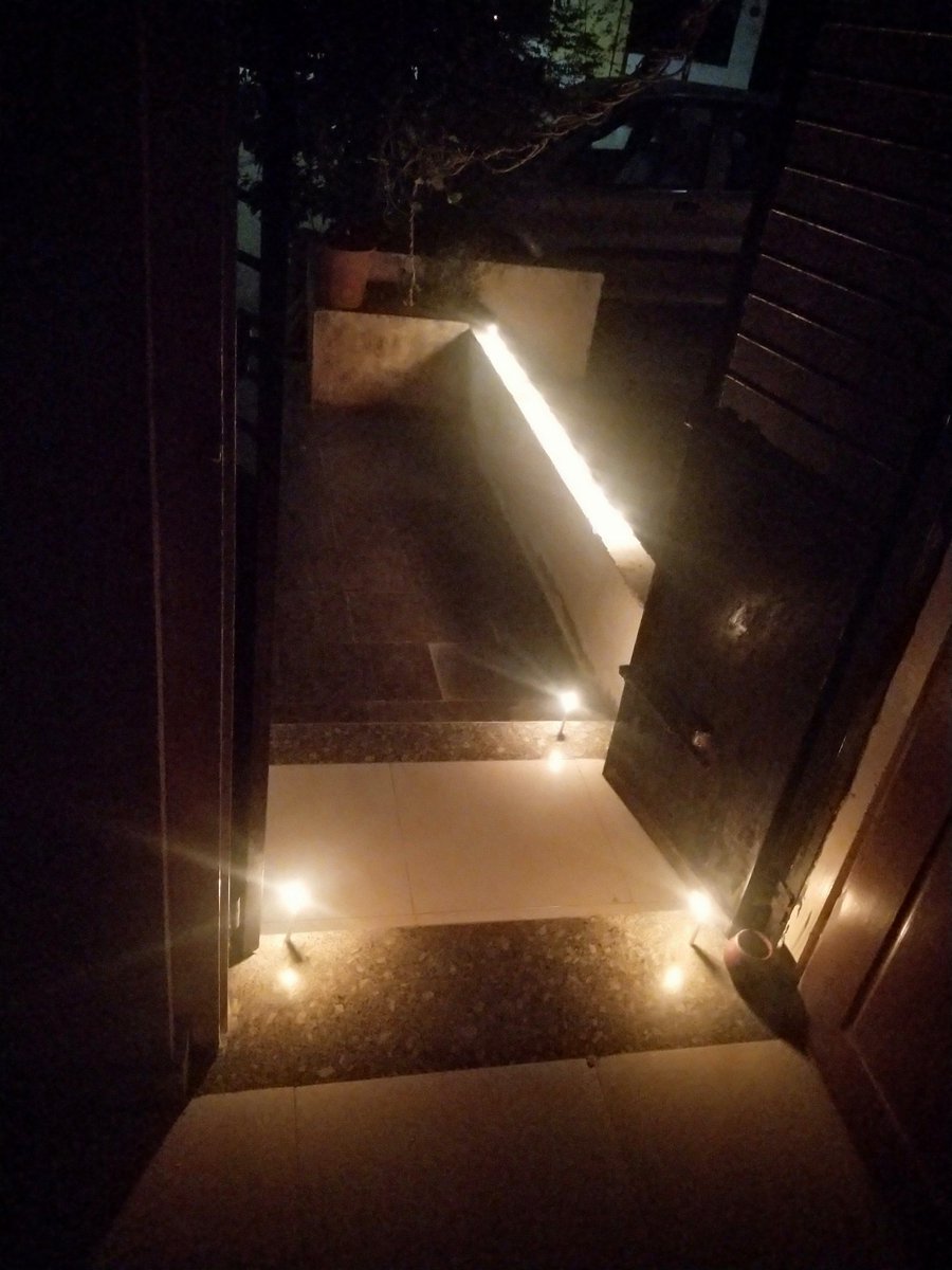 Ranariffle's tweet photo. #CandleForCovid #StayHomeSaveLives
#TogetherWeCan
#SupportLockdownStaySafe
#supportlamplighting https://t.co/S4q06UvFhh