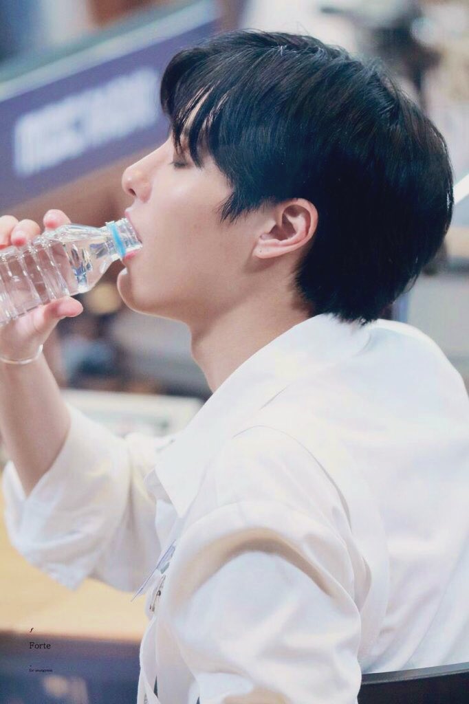 how could someone drink water become so attractive like this??