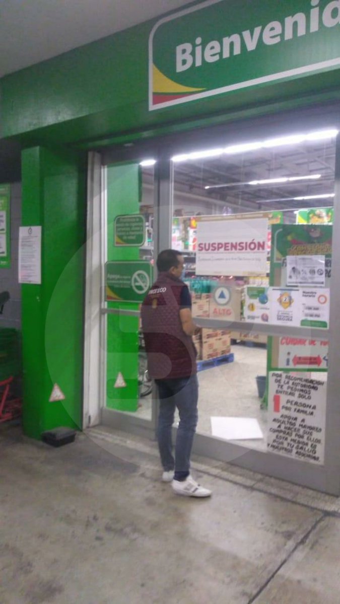 laredcincoradio's tweet photo. La delegación de la Profeco en #Puebla, anoche, suspendió las Bodegas Aurrerá de Chula Vista y Boulevard Xonaca por el
incremento injustificado de algunos productos https://t.co/YHwbQczGkX