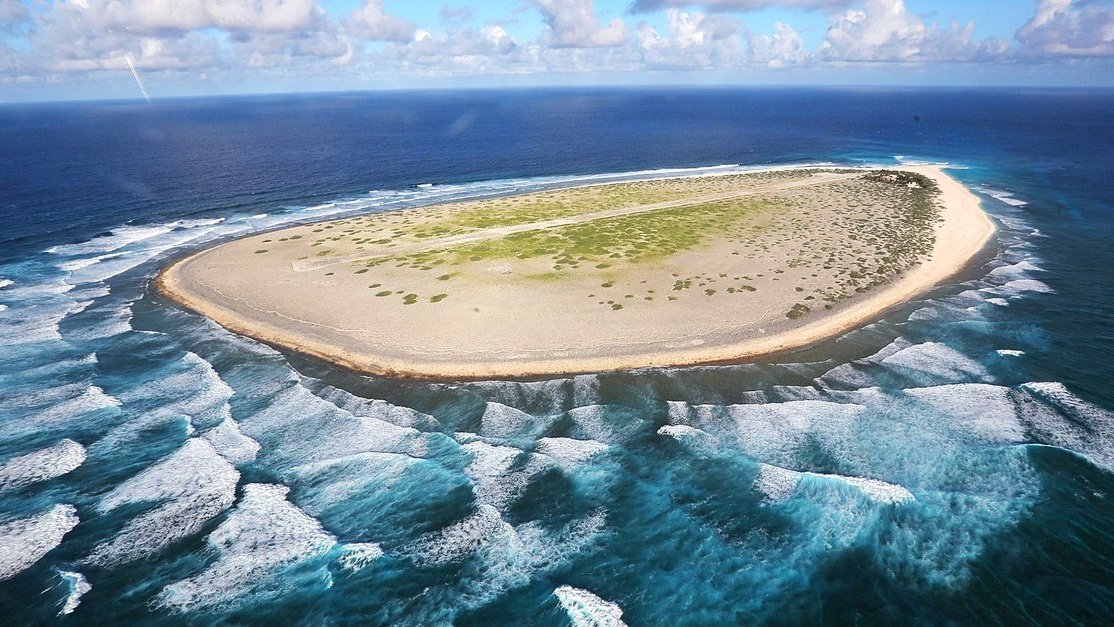 tuCpakoa's tweet image. En 1761, 60 esclaves malgaches furent abandonnés par leurs geôliers français sur la déserte et minuscule île Tromelin, en plein océan Indien.
15 ans plus tard, on vint enfin leur porter secours, mais on ne retrouva que 7 femmes et un bébé de 8 mois...

🔍 bit.ly/2F4nK2s