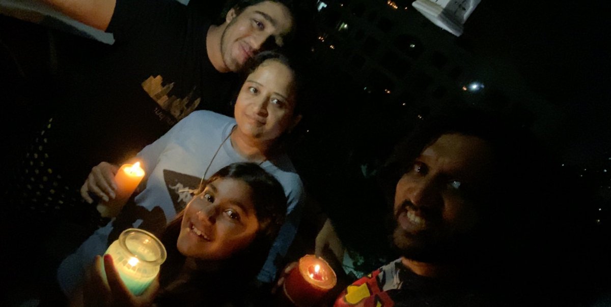 modirishi's tweet photo. #9बजे9मिनट #9pm9minutes #withfamily https://t.co/qBlw9l37ti