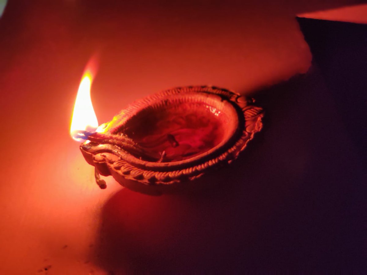 Shivjaiswal05's tweet photo. एक दीया एकता और अखंडता के नाम।
कोरोना हारेगा।
#IndiaFightsCoronavirus #9light @narendramodi https://t.co/Djg6TaU8mh