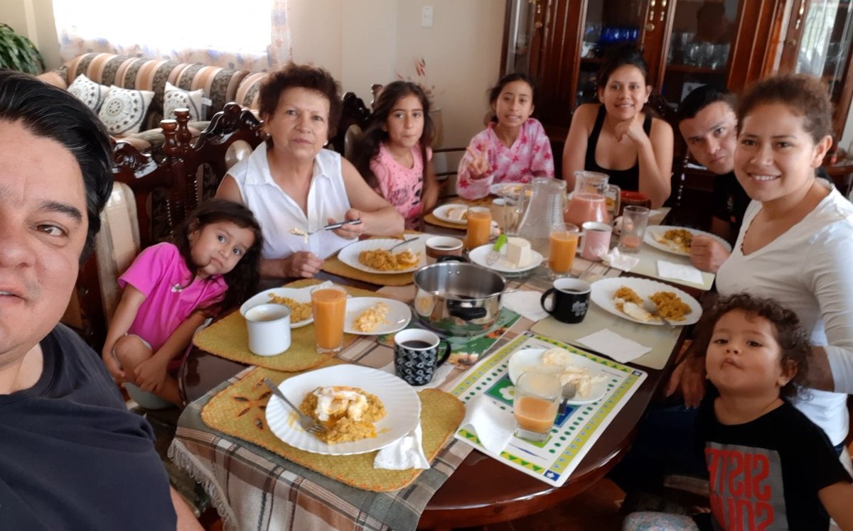 FabulosoMechas's tweet photo. Desayuno en Familia💖

#Breakfast #BreakfastFamily  #Family #Desayuno #DesayunoFamiliar #Familia #Majado #PlatanoVerde #GreenBanana #Quarantine #Cuarentena #Love https://t.co/z4mwddoYOM