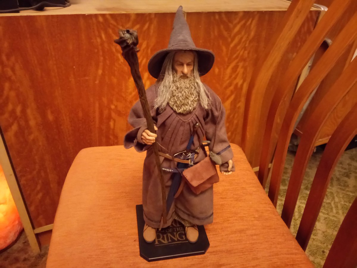 DavidCollector's tweet photo. My new, Asmus Toys Gandalf 1/6 scale figure. Very beautiful figure, I love it. 😍 #gandalf #asmustoys #actionfigure #actionfiguresphotography #thelordoftherings #geek #collector #geekcollection #actionfigures #figurecollector #gandalfthegrey https://t.co/vKQofVCM6V