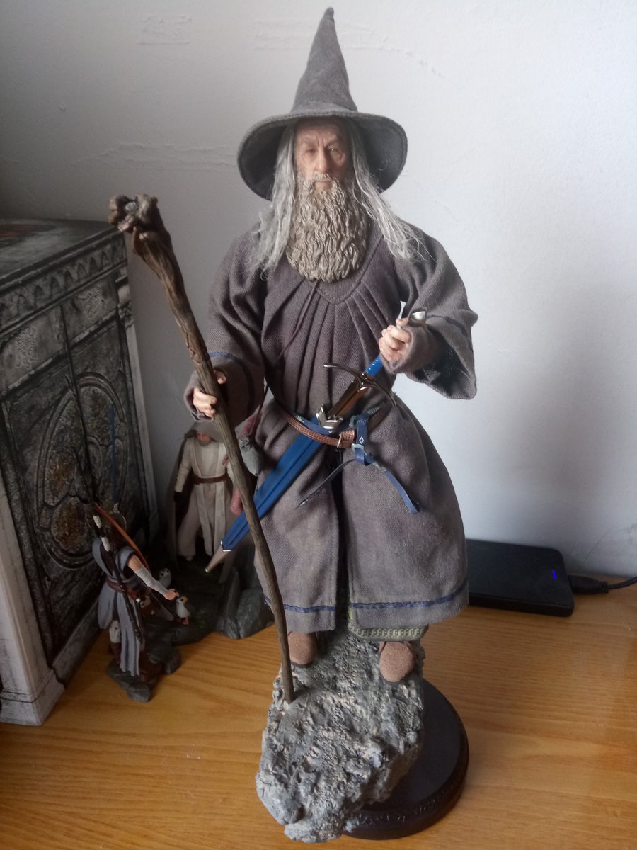 DavidCollector's tweet photo. My new, Asmus Toys Gandalf 1/6 scale figure. Very beautiful figure, I love it. 😍 #gandalf #asmustoys #actionfigure #actionfiguresphotography #thelordoftherings #geek #collector #geekcollection #actionfigures #figurecollector #gandalfthegrey https://t.co/vKQofVCM6V