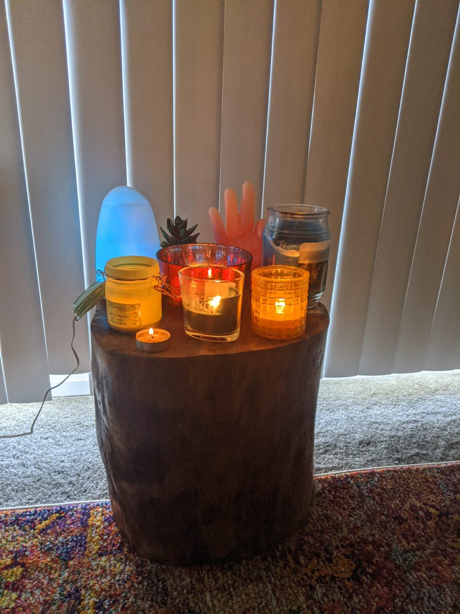 garima_nath's tweet photo. Distance doesn't matter, it's the sentiment that counts. We stand united with India and the world. In this gloomy hour, let's light up lamps. Time to create positivity and solidarity.
#9pm9minutes #FightCovid19 @narendramodi @PMOIndia @SriSri https://t.co/qmmC4fXLkz
